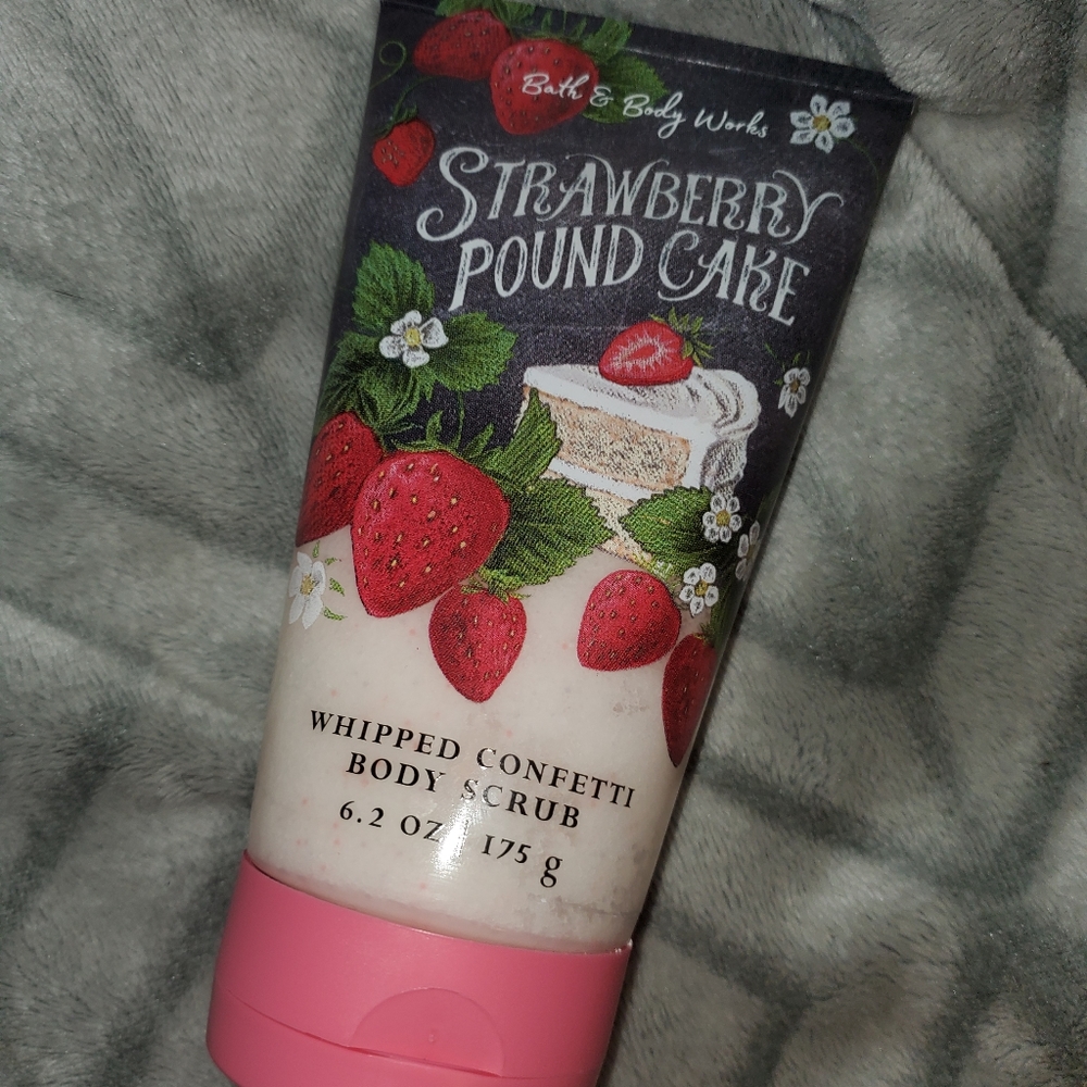 Bbw strawberry poundcake whipped body scrub 🍓